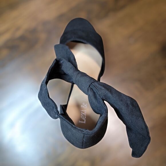 New Lexi And Abbie| Black Lyndia Heel 8 - Picture 10 of 11